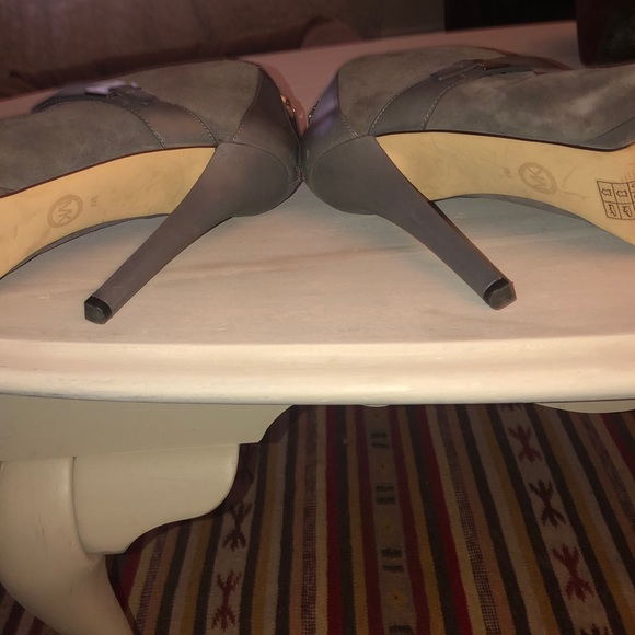 Stunning MK stilettos with peep toe - Picture 6 of 7